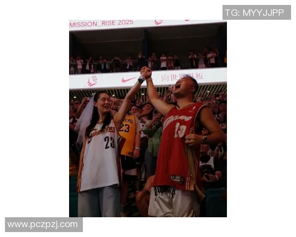 詹姆斯与中国球迷的互动与争议背后的故事与情感交流 詹姆斯与中国球迷的互动与争议背后的故事与情感交流