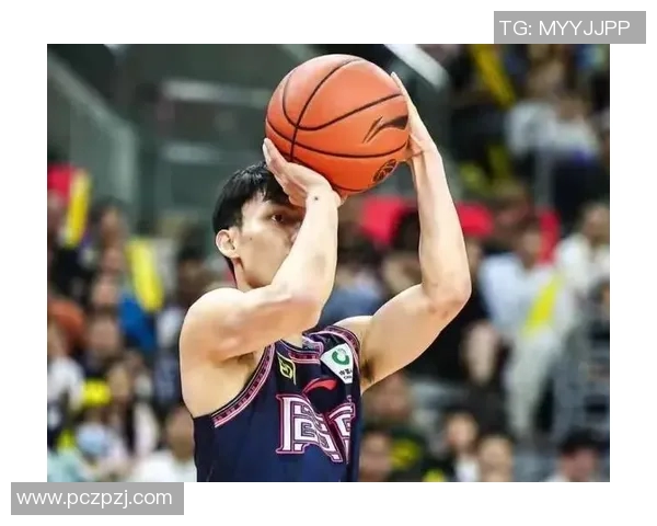 翟晓川的篮球之路:从青涩少年到赛场英雄的成长故事 翟晓川的篮球之路:从青涩少年到赛场英雄的成长故事