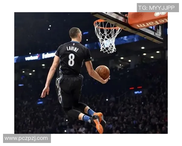 扎克拉文如何在NBA赛场上展现个人魅力与团队协作的完美结合 扎克拉文如何在NBA赛场上展现个人魅力与团队协作的完美结合